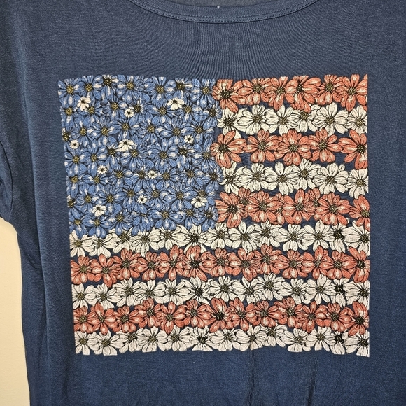 American Rag Floral USA Flag Cold Shoulder Size XS Oversized - Picture 7 of 7